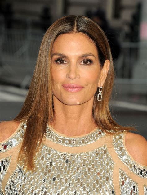 recent pictures of cindy crawford.